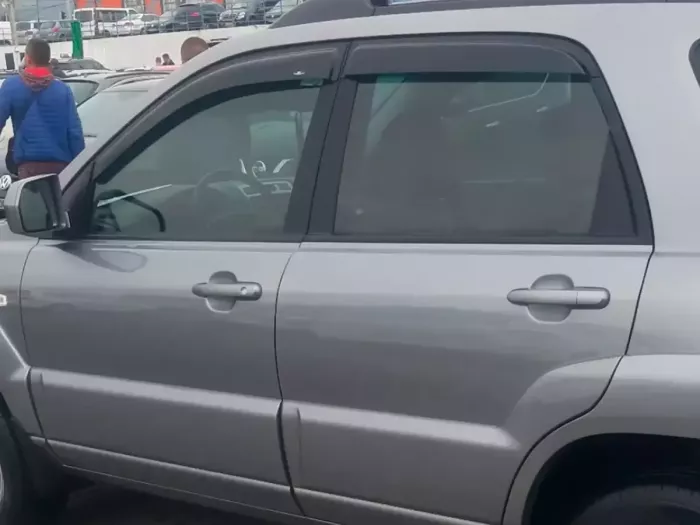 Дефлектори вікон Kia Sportage II (JE; 04-10) - Hic (накладні) 4