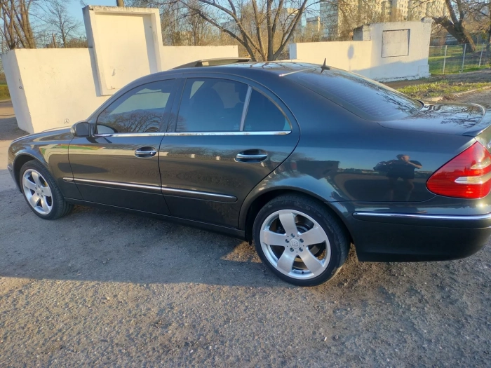 Хром нижні молдинги вікон Mercedes E W211 (02-09) Sedan - Carmos 5