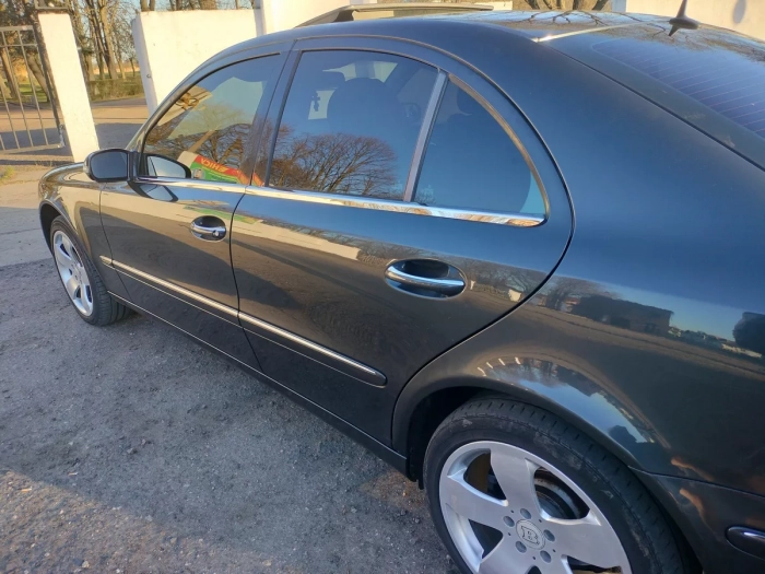 Хром нижні молдинги вікон Mercedes E W211 (02-09) Sedan - Carmos 8