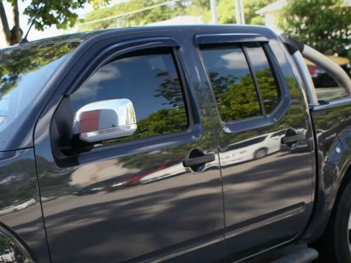 Дефлекторы окон Nissan Navara III (D40; 05-14) 4D - Hic (накладные) 2