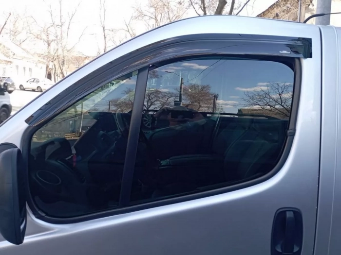 Дефлектори вікон Renault Trafic II (01-14) - Hic (накладні) 5