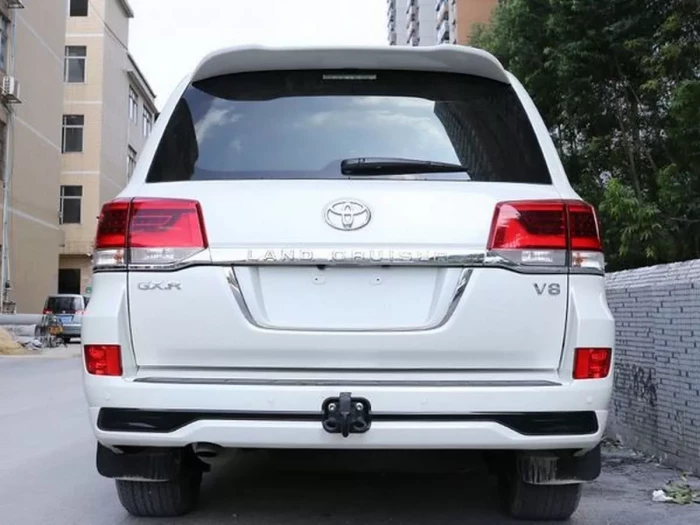 Спойлер верхний Toyota LC 200 (16-21) - без стоп-сигнала (белый) 3