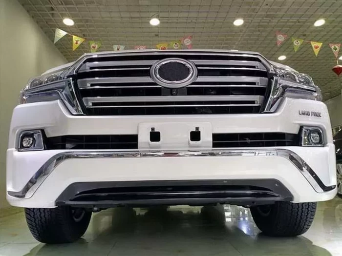 Накладки на бампер Toyota LC 200 (16-21) - Middle East (белые) 2