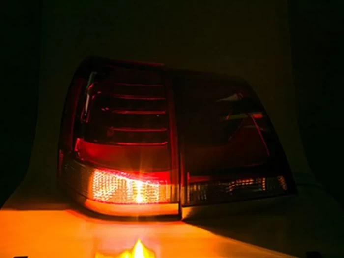 Фонари задние Toyota LC200 (07-15) - 2016 стиль красные 5