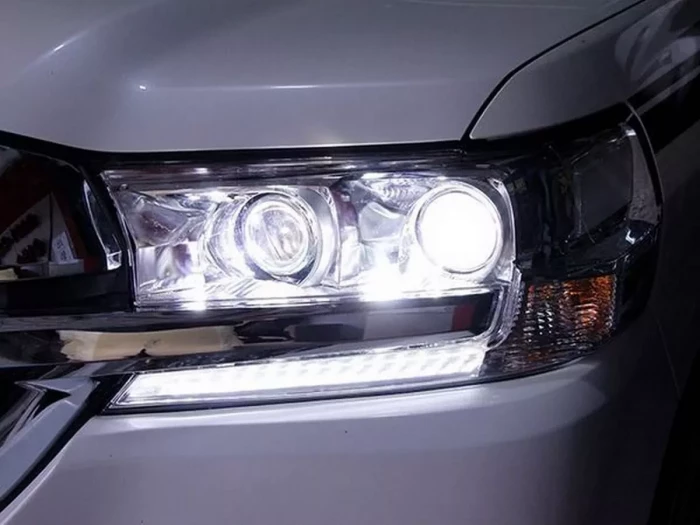 Фари лінзові Toyota LC 200 (16-21) - LED DRL хром 6