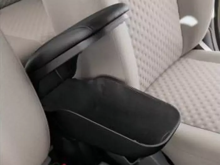 Подлокотник VW Golf V (03-08) - на винтах 4
