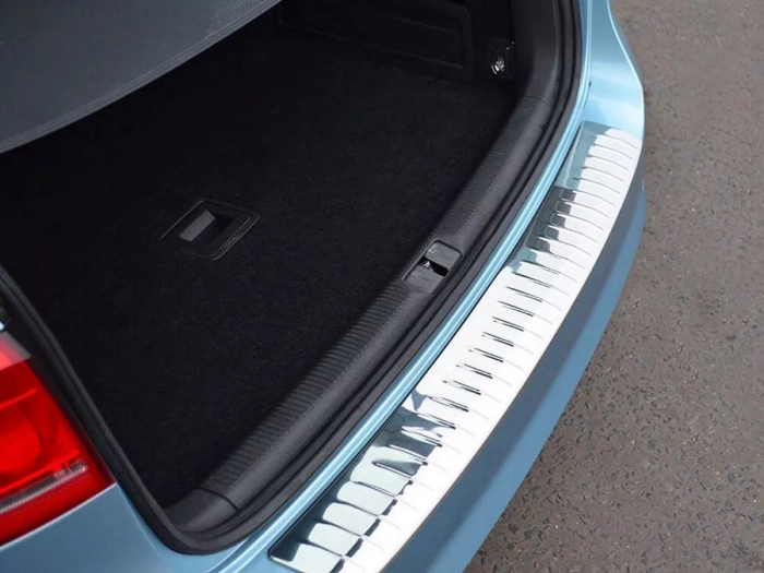 Накладка на бампер VW Passat B7 (11-15) Универсал - Omsa (глянцевая) 6