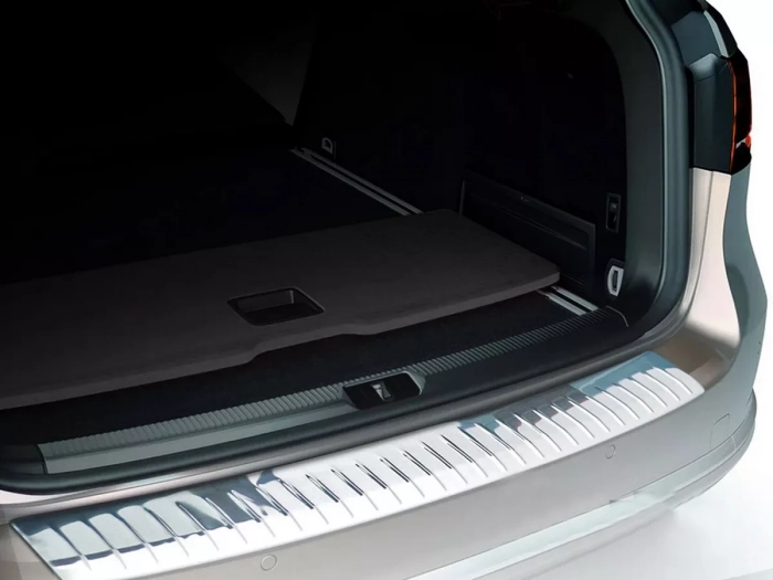 Накладка на бампер VW Passat B7 (11-15) Универсал - Omsa (глянцевая) 7