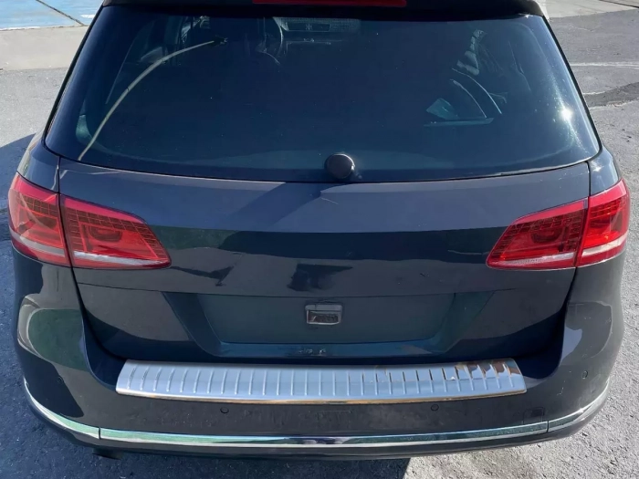 Накладка на бампер VW Passat B7 (11-15) Универсал - Omsa (глянцевая) 8