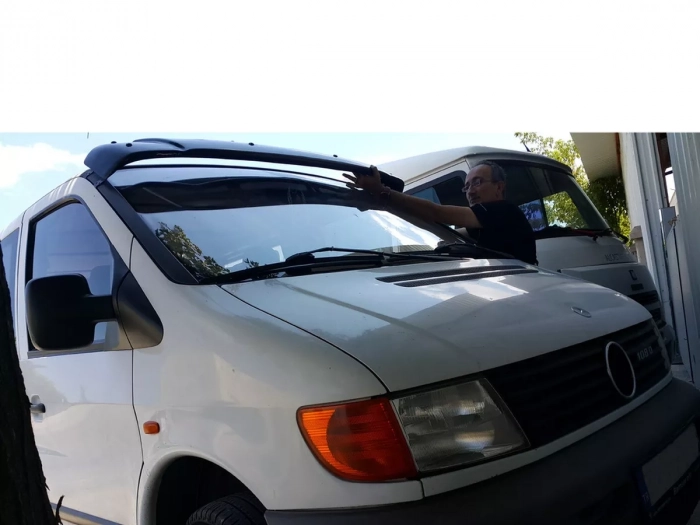 Козырёк лобового стекла Mercedes Vito W638 (96-03) 5