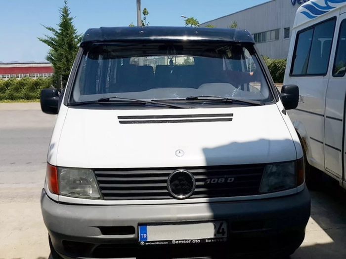 Козырёк лобового стекла Mercedes Vito W638 (96-03) 6
