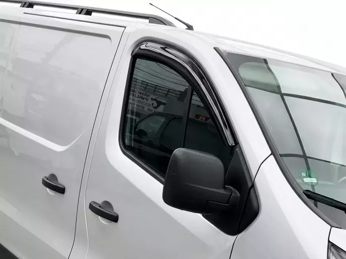 Дефлектори вікон Renault Trafic III (14-) - Hic (накладні) 3