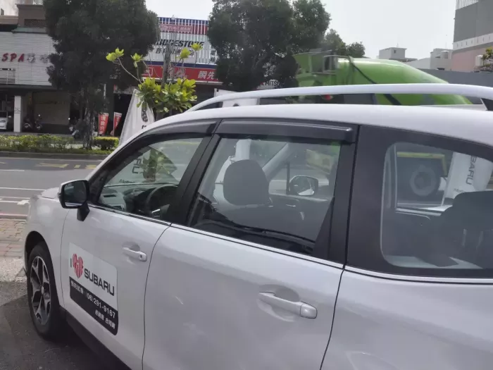 Дефлектори вікон Subaru Forester IV (SJ; 14-18) - Hic (накладні) 7