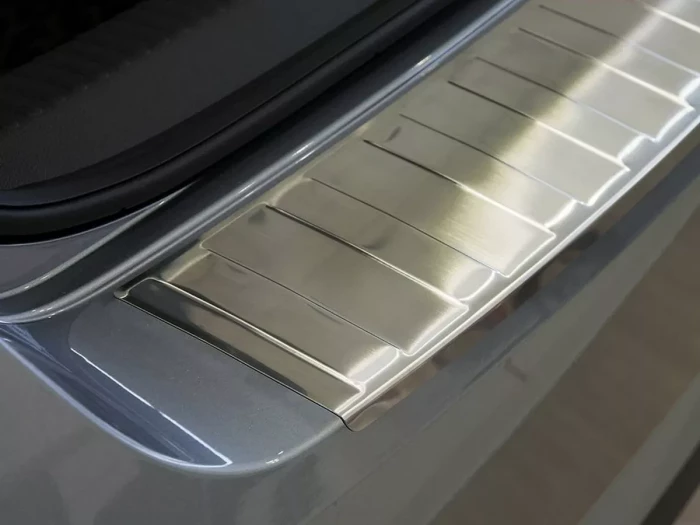 Накладка на задній бампер Skoda Superb III (3V; 15-24) Liftback - Avisa (срібна) 2