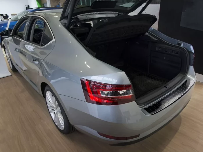 Накладка на задній бампер Skoda Superb III (3V; 15-24) Liftback - Avisa (чорна) 4