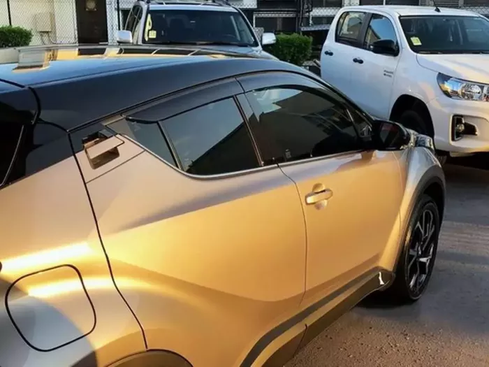 Дефлектори вікон Toyota C-HR I (AX10; 17-23) - Hic (накладні) 4