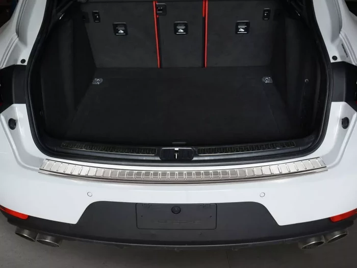 Накладка на задний бампер Porsche Macan I (95B; 14-26) - Avisa (серебряная) 5