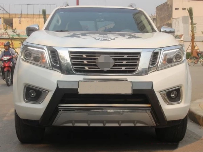 Накладка на передний бампер Nissan Navara/NP300 (15-) - ABS 4