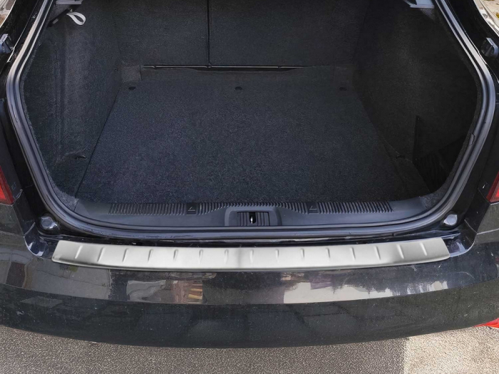 Накладка на задній бампер Skoda Octavia A5 (09-13) Універсал - Omsa 4