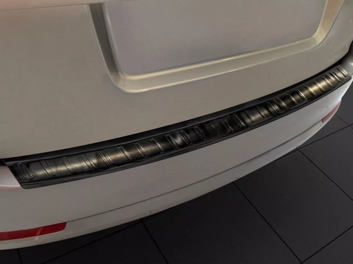 Накладка на задній бампер Skoda Octavia A5 (04-13) Універсал - Avisa (чорна) 3