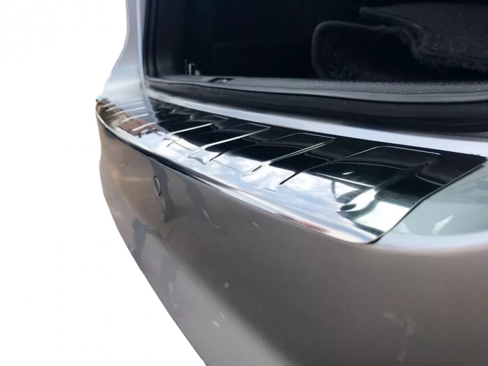 Накладка на бампер VW Passat B7 (11-15) Универсал - Carmos (хром) 7