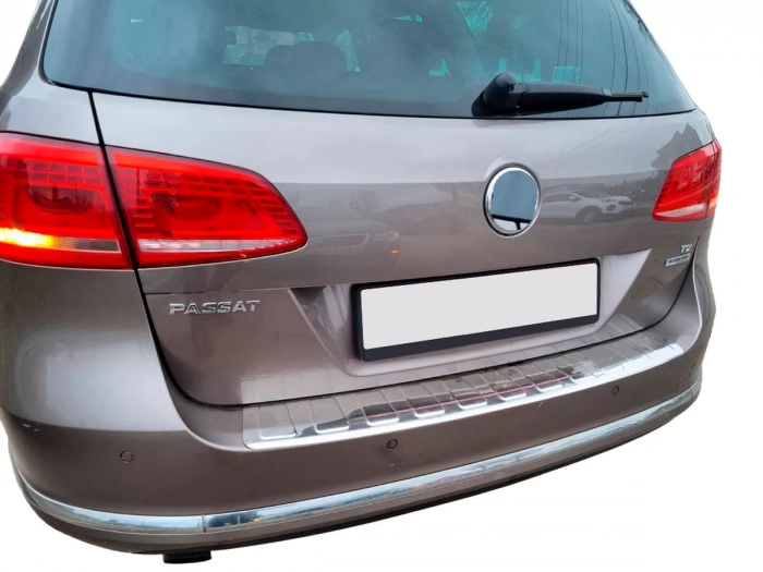 Накладка на бампер VW Passat B7 (11-15) Универсал - Carmos (хром) 8
