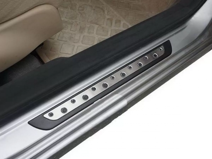 Накладки на пороги Kia Niro I (DE; 17-22) - DotLine серія 4