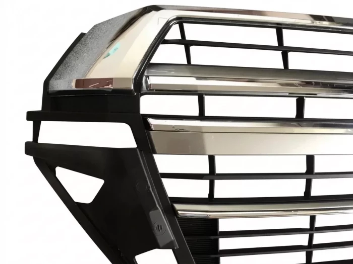 Решётка Toyota LC 200 (16-21) - GT 2019 стиль (без камеры) 3