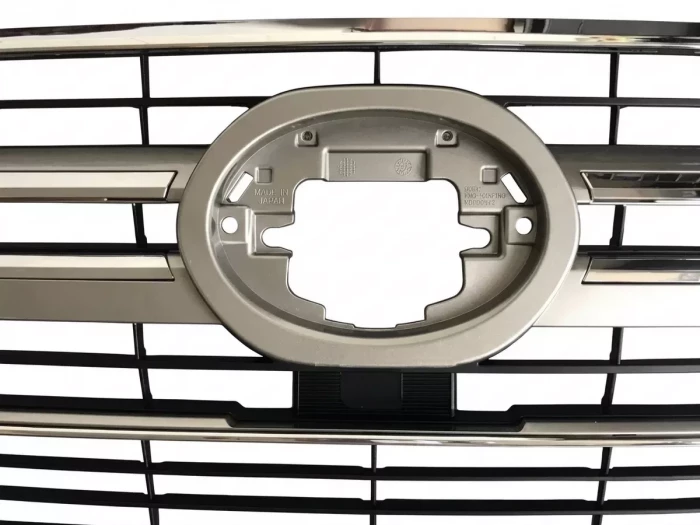 Решётка Toyota LC 200 (16-21) - GT 2019 стиль (без камеры) 4