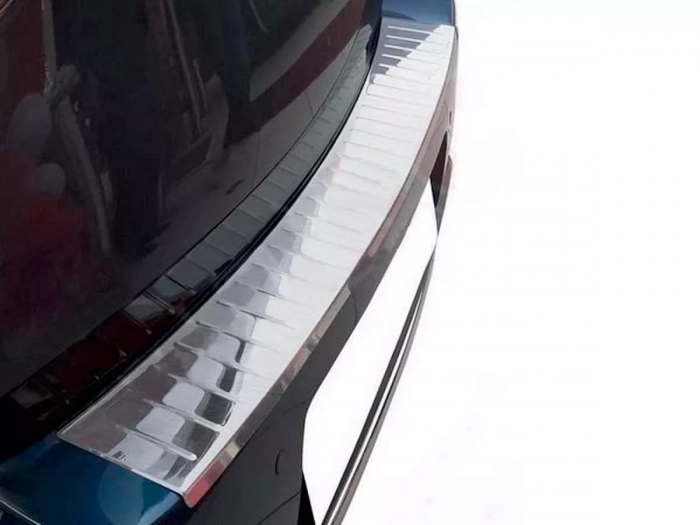 Накладка на задній бампер Toyota Auris II (15-18) Htb - Omsa 4