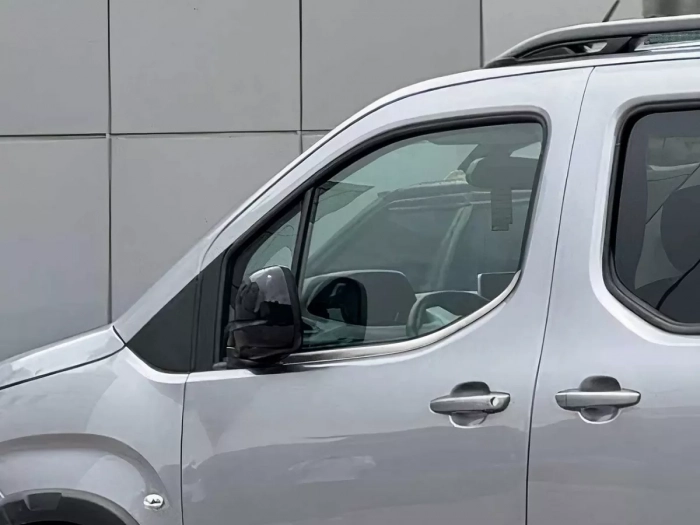 Хром нижние молдинги окон Peugeot Partner III / Rifter (18-) 7