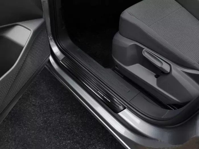 Накладки на пороги VW Caddy IV (SB; 21-) - Avisa (чёрные) 5