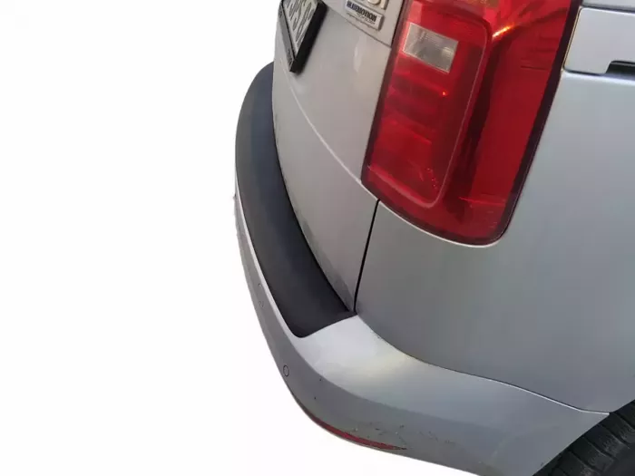 Накладка на задній бампер VW Caddy III (15-20) - ABS 8