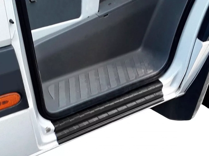 Накладки на дверные пороги Mercedes Sprinter W906 (06-18) - ABS (чёрные) 4