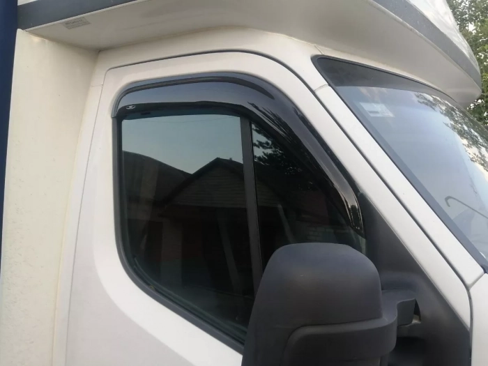 Дефлектори вікон Renault Master III (10-) - Hic (накладні) 6