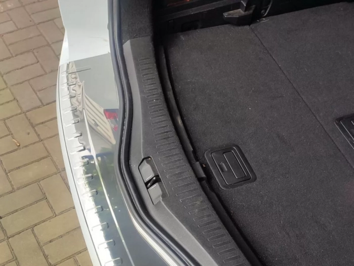 Накладка на задний бампер Renault Megane IV (16-) Универсал - Carmos 5