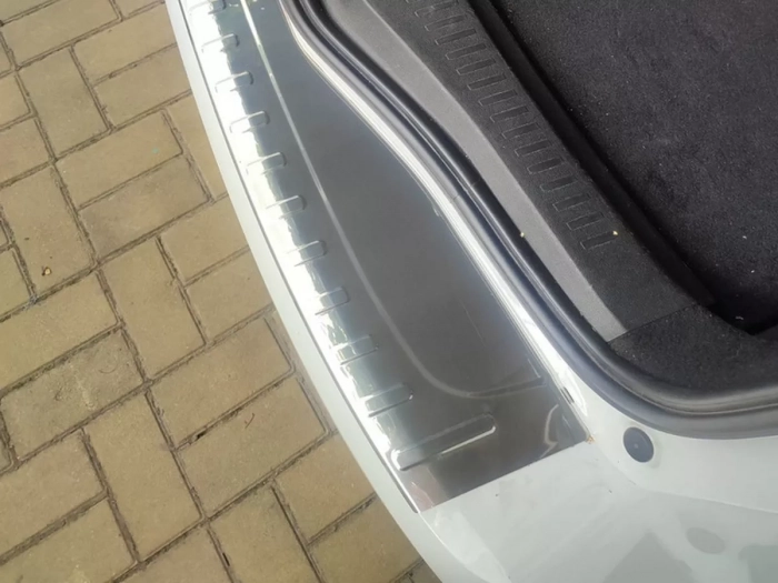 Накладка на задний бампер Renault Megane IV (16-) Универсал - Carmos 6