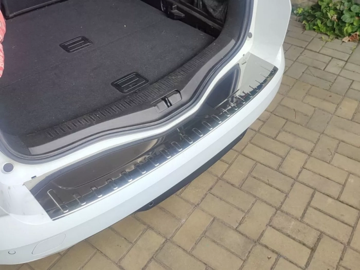 Накладка на задний бампер Renault Megane IV (16-) Универсал - Carmos 7