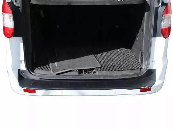 Накладка на задній бампер Ford Courier I (14-23) - ABS 5