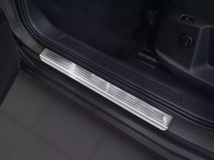 Накладки на пороги VW Touran II (5T; 15-26) - Avisa 3
