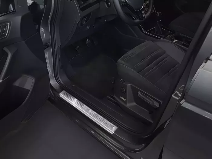 Накладки на пороги VW Touran II (5T; 15-26) - Avisa 4