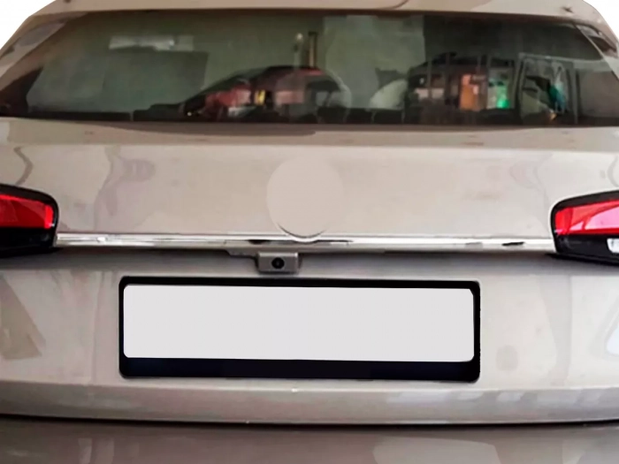 Хром над номером Fiat Tipo II (15-) Hatchback 4