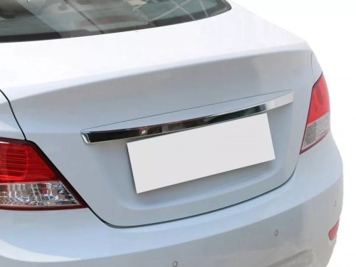 Хром над номером Hyundai Accent Solaris (10-17) Sedan - Omsa Line 7