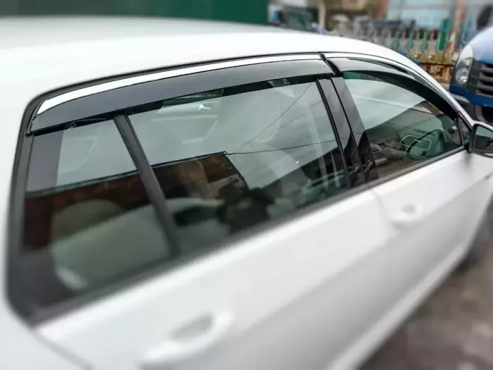 Дефлекторы окон VW Golf VII (12-20) 5D Htb - Hawk (с хром молдингом) 5