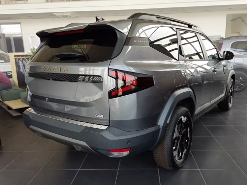 Накладка на задній бампер Dacia Bigster (24-) - Avisa (срібна) 7