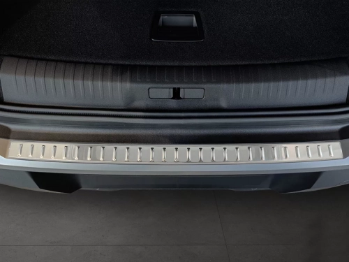 Накладка на задний бампер Peugeot 5008 III (P67; 24-) - Avisa (серебряная) 5