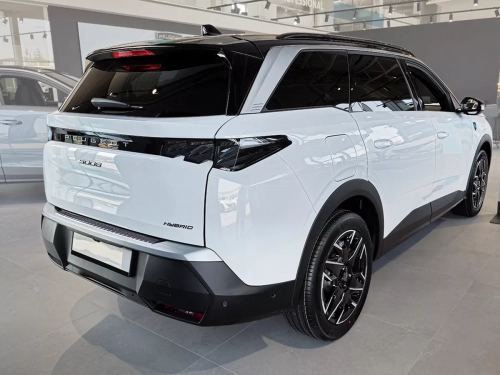Накладка на задний бампер Peugeot 5008 III (P67; 24-) - Avisa (серебряная) 7