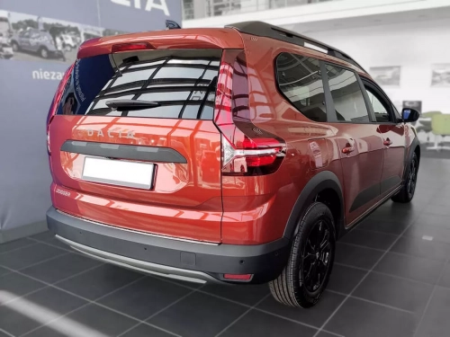Накладка на задній бампер Dacia Jogger (22-) - Avisa (срібна) 7