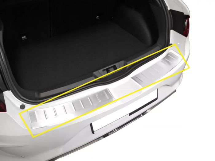 Накладка на задній бампер Renault Megane IV (16-20) Htb - Carmos (хром) 4
