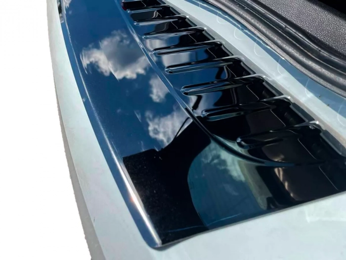 Накладка на задній бампер Renault Megane IV (16-24) Універсал - Nitto (чорний хром) 5